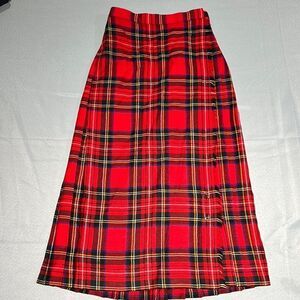 Tartan Plaid Scottish Kilt Skirt Vintage by the Edinburg woolen mill company D40